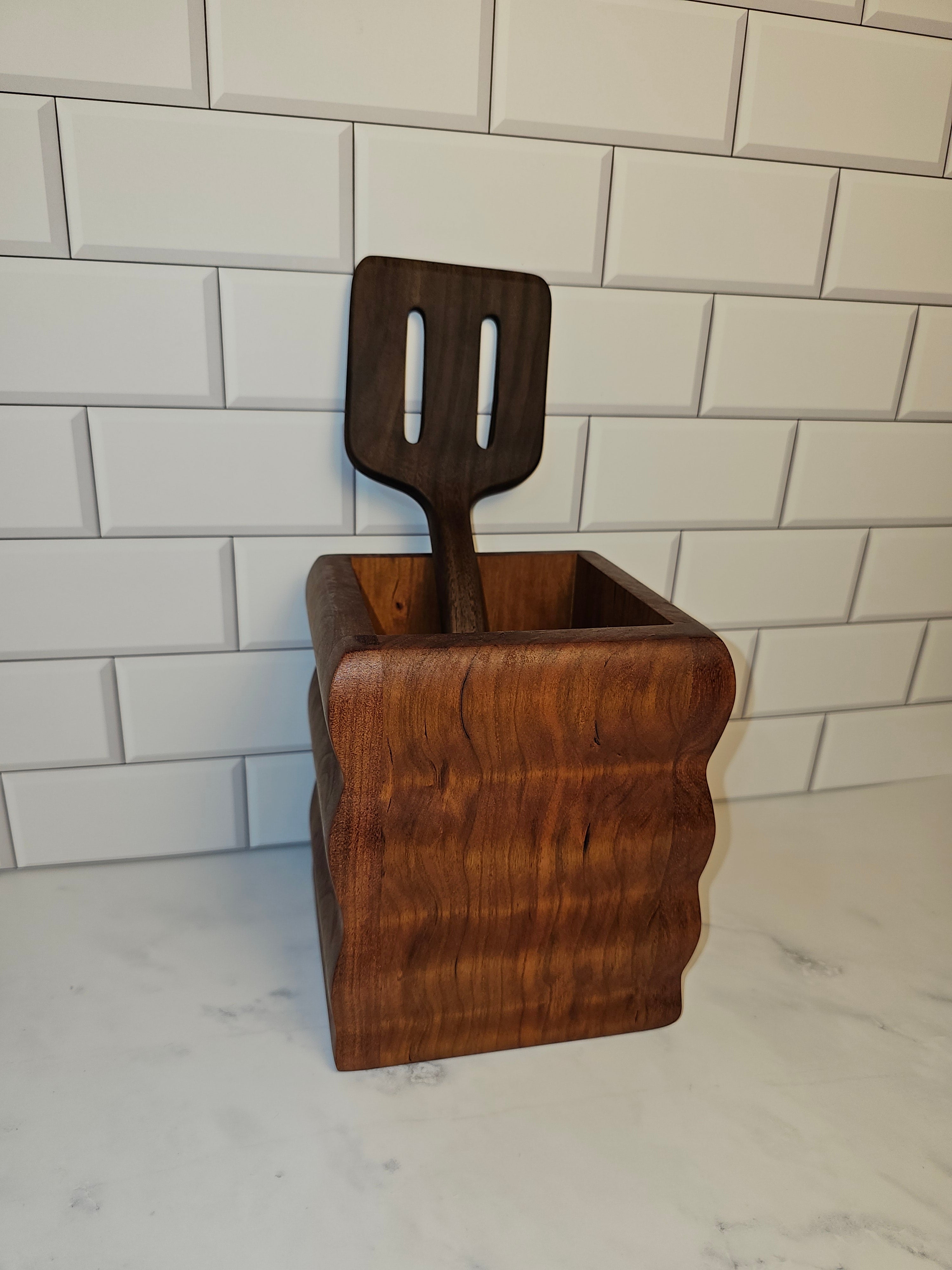 Wooden Burger Flipper Template | DIY Wood Spatula Woodworking Plans PDF – detail shot